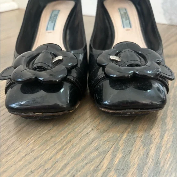 Prada black patent leather flower mod block heels size 36 women’s 6 - Picture 2 of 11